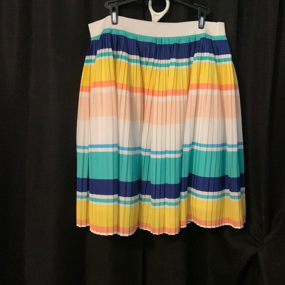 Brand- Merona, Size- Large, Material- Polyester